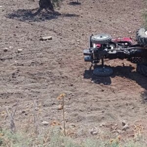 kiliste traktor devrildi 1 cocuk hayatini kaybetti J9MYGmIY