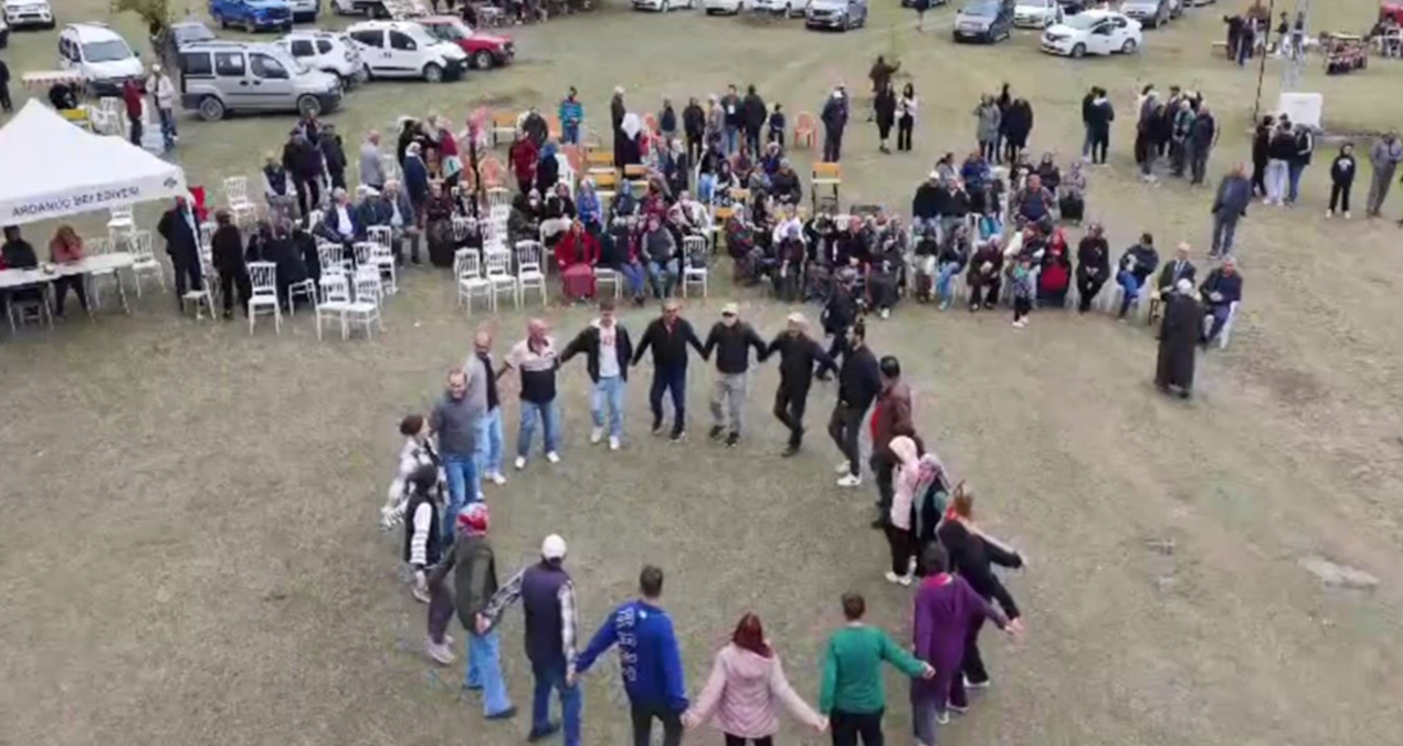 artvinde turku soleni RC9C5Zas