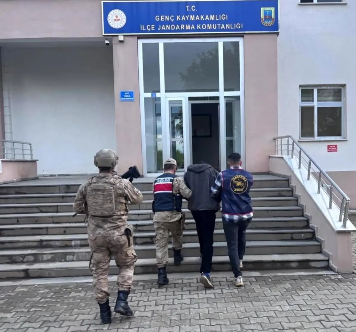 bingolde hirsizlik suclusu yakalandi C3vzKXCB.jpg