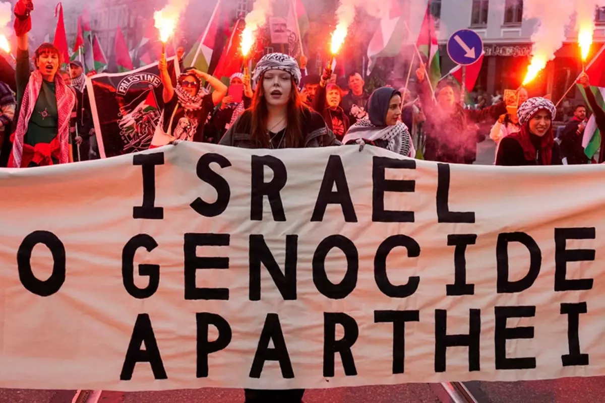 binler sokaga indi norvecten israil maci oncesi filistine destek yuruyusu kEYMJyCF