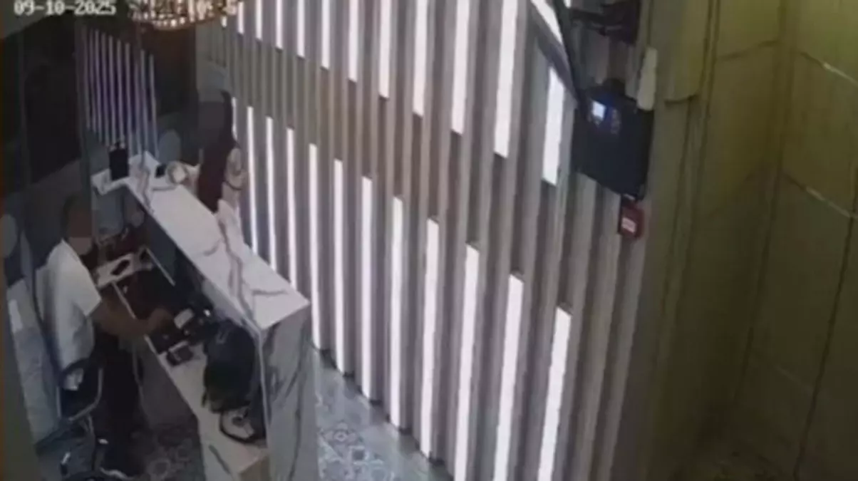 izmirde fuhus operasyonu 19 kadin kurtarildi EEP1GMhU.jpg