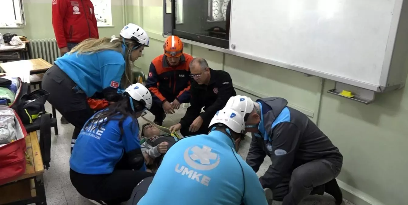 kirklarelinde okullarda es zamanli deprem tatbikati yapildi dVJuhTqG.jpg