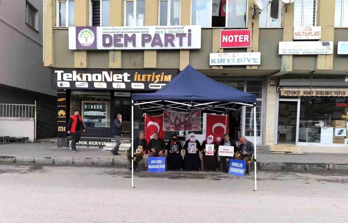 musta ailelerin evlat nobeti devam ediyor 8Yp2gyWs.jpg