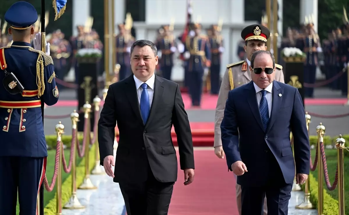 kirgizistan cumhurbaskani sadir caparov misirda resmi temaslarda bulundu pHMvycu5.jpg