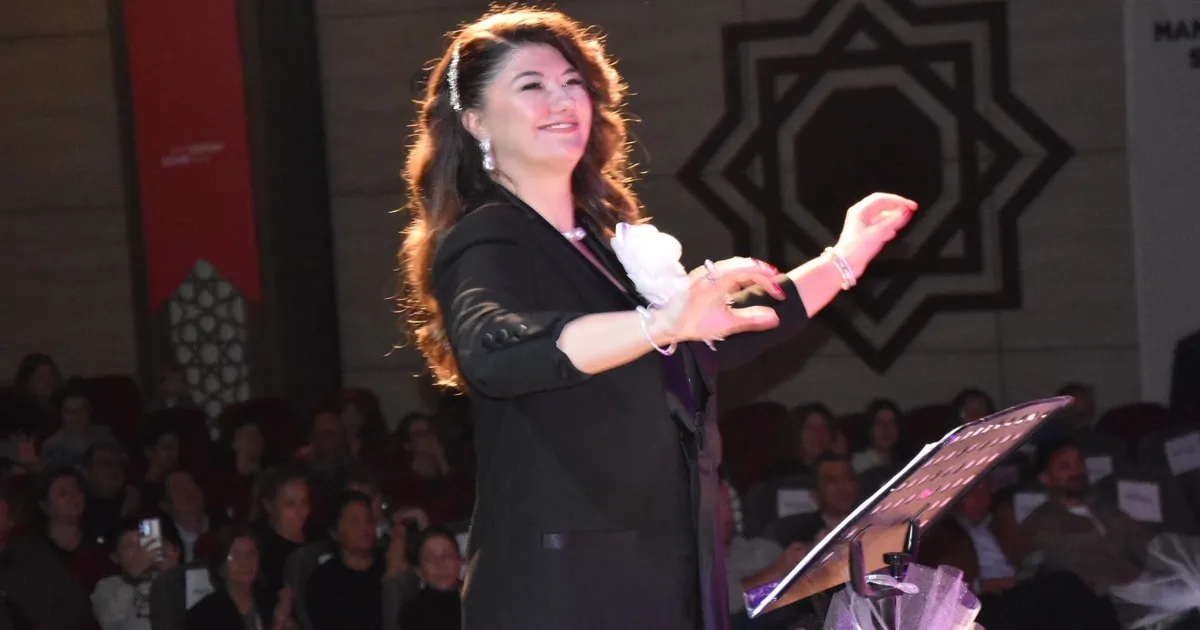 manisa yunusemre hemden sari zeybek konseri hQs3tuPZ.webp