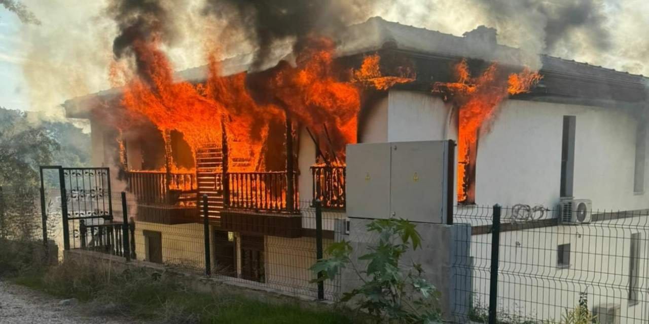 uyusturucu bagimlisi arkadasinin evini kundakladi iki jandarmayi yaralayan saldirgan etkisiz hale getirildi N67eqw9E.jpg