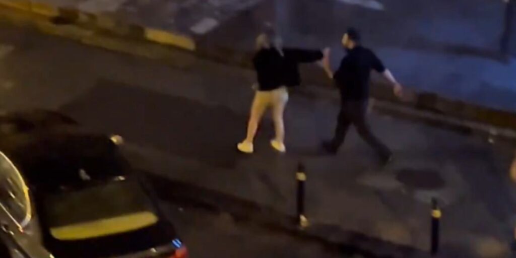 kadini-darbedip-zorla-araca-bindirmeye-calisti-ayirmaya-calisanlara-da-saldirdi-Wrk9c5Yp