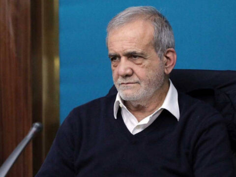Pezeşkiyan: “Onurumuzu Feda Etmeyeceğiz, Birlikte Direneceğiz”