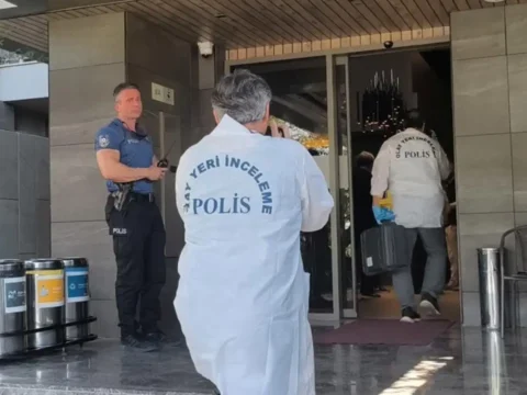 Otel odasinda olu bulundu yanindaki maddeler ekipleri alarma gecirdi TjJTV4AI